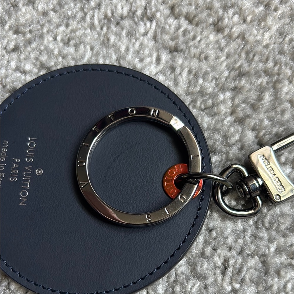 Louis Vuitton Illustre Bag Charm and Key Holder - Picture 5 of 11